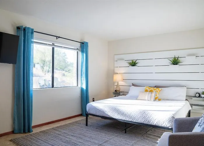 Southwestern Desert Escape Pool, Hot, Tub, Sleeps 12 Holiday home *