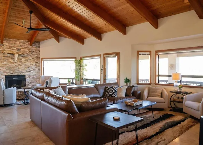 Southwestern Desert Escape Pool, Hot, Tub, Sleeps 12 Holiday home